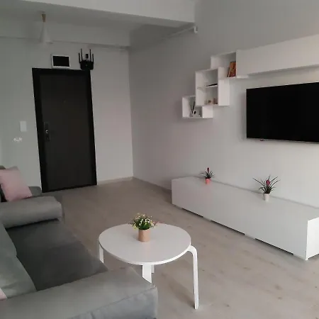 Sunny Astoria Apartament